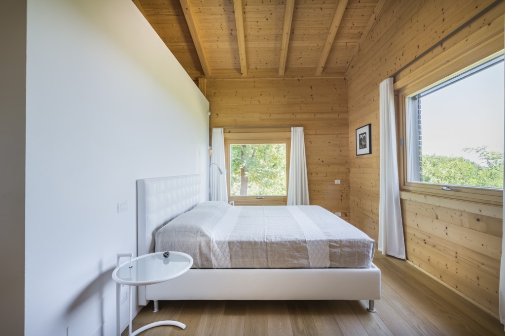 Camera da letto in legno massicio