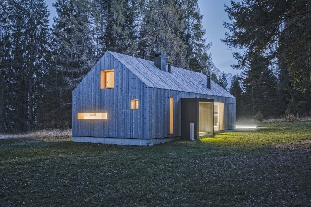 Casa in legno con architettura moderna