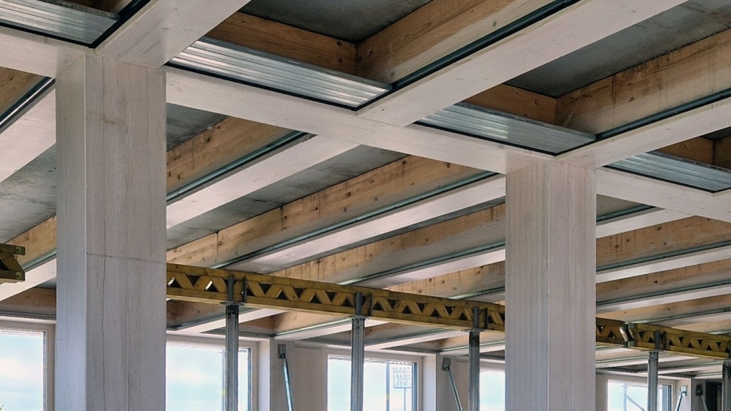 Blick in die Holz Beton Verbund Deckenstruktur
